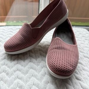 Cloudsteppers by Clarks Perforated Mauve Flats
